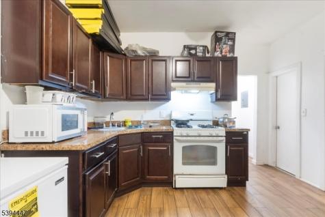 552 Norwood Street East Orange NJ 07018