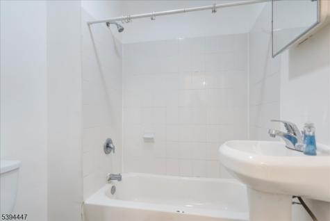 552 Norwood Street East Orange NJ 07018