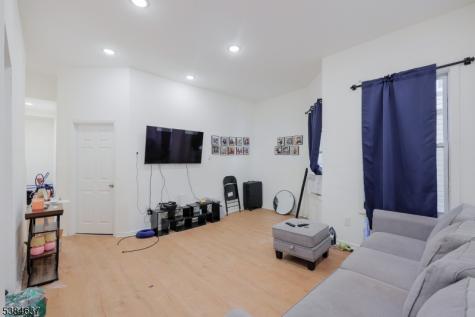 60 Amherst Street East Orange NJ 07018