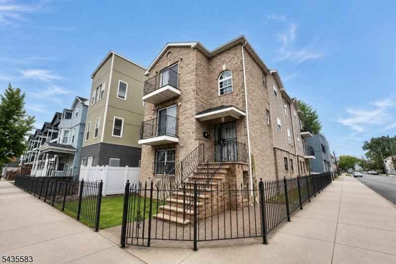 711 S 11th Street Newark NJ 07103