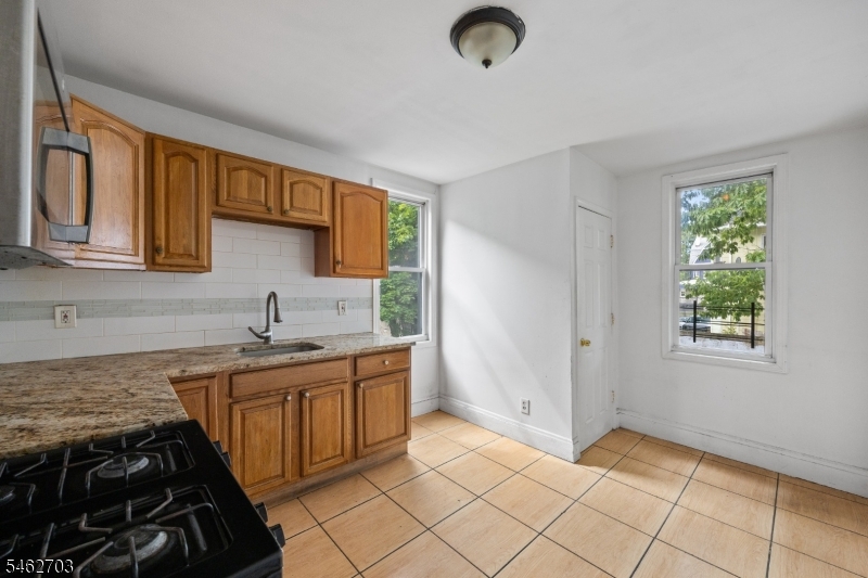 891 S 14th Street Newark NJ 07108