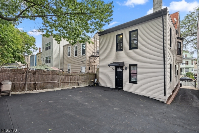 891 S 14th Street Newark NJ 07108
