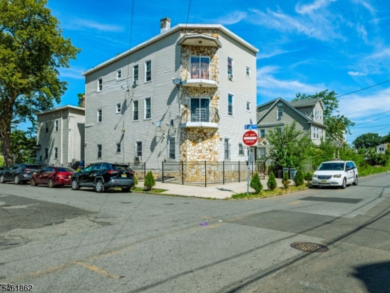 369 21ST Street Irvington NJ 07111