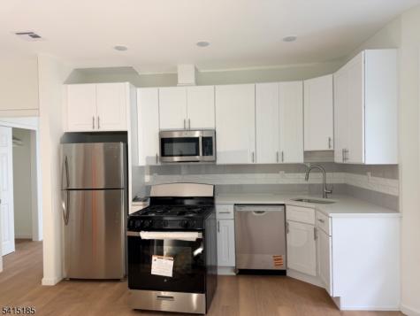 348 Woodside Newark NJ 07104