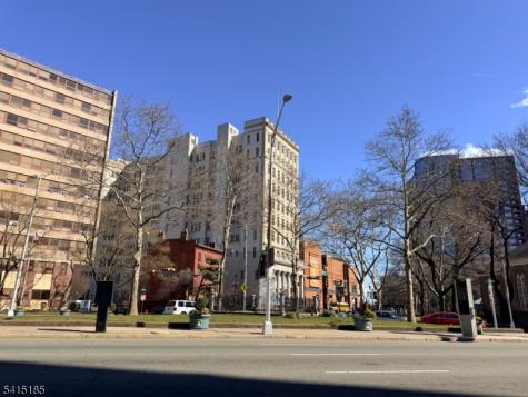 348 Woodside Newark NJ 07104