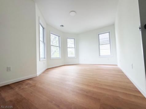 348 Woodside Newark NJ 07104