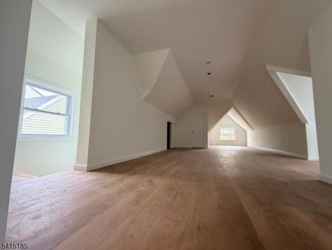 348 Woodside Newark NJ 07104