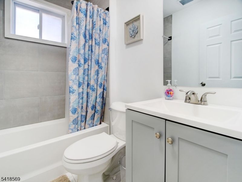 76 Amherst Street East Orange NJ 07018