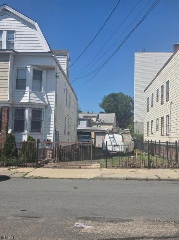 38 20TH Avenue Irvington NJ 07111