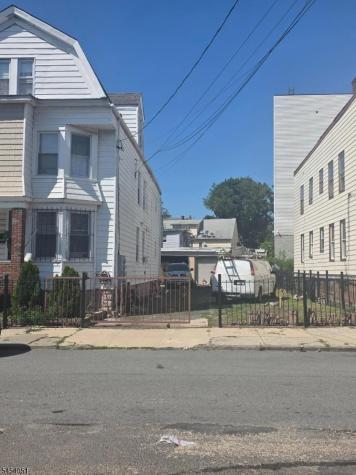 38 20TH Avenue Irvington NJ 07111