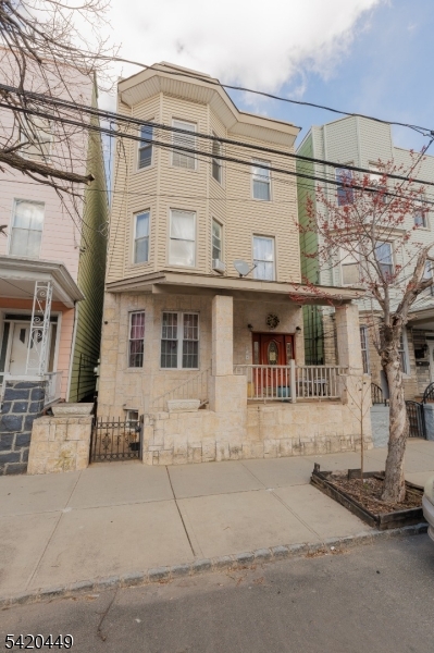 212 Maple Street Weehawken NJ 07086