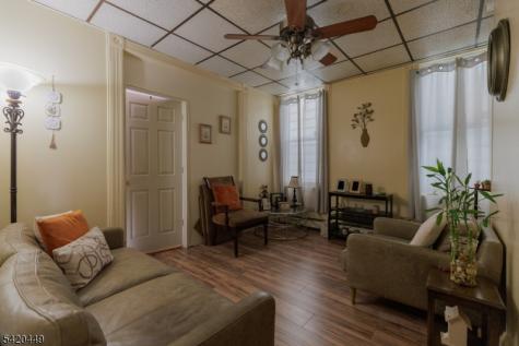 212 Maple Street Weehawken NJ 07086