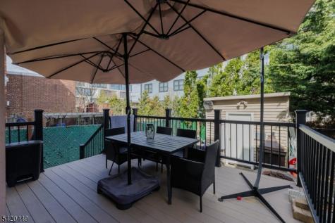 212 Maple Street Weehawken NJ 07086