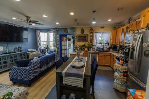 212 Maple Street Weehawken NJ 07086