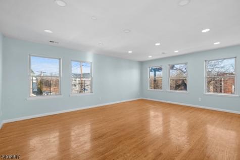 219 Clinton Place Newark NJ 07112