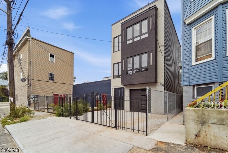 161 21ST Street Irvington NJ 07111