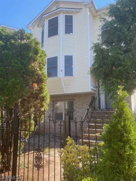 110 Fabyan Place Newark NJ 07112