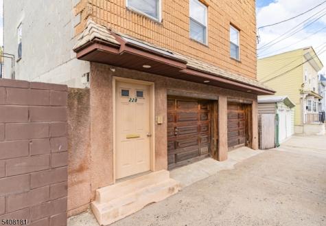 228 E Kinney Street Newark NJ 07105