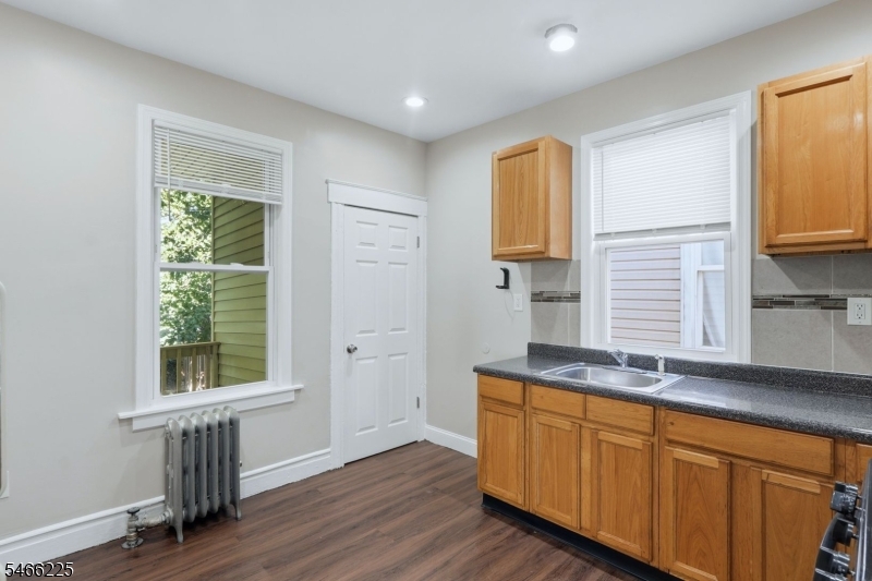 471 S 14th Street Newark NJ 07103