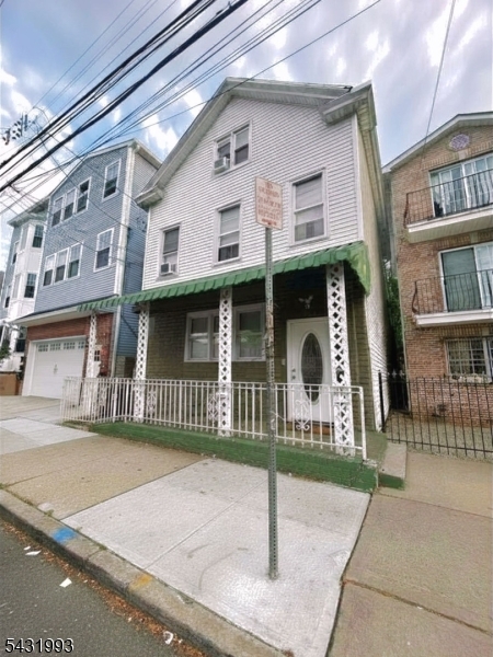 224 12TH Avenue Newark NJ 07107