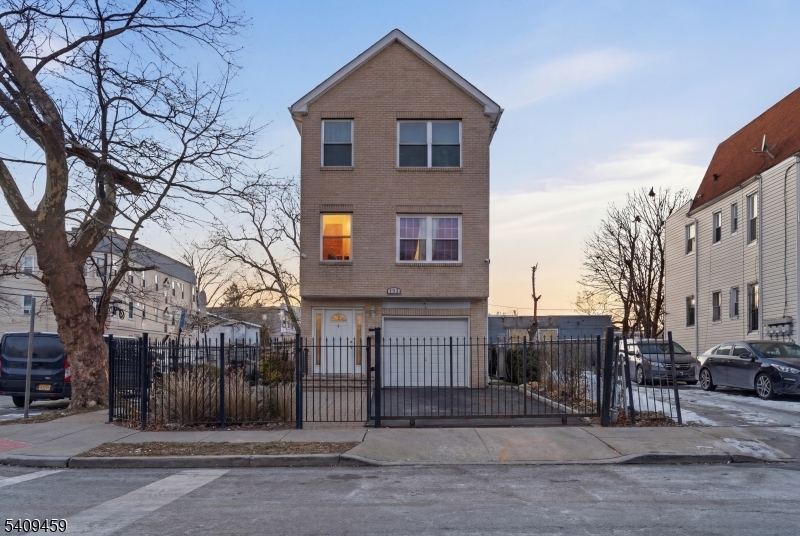 613 20TH Street Irvington NJ 07111