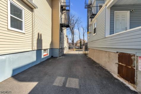 162 S Clinton Street East Orange NJ 07018