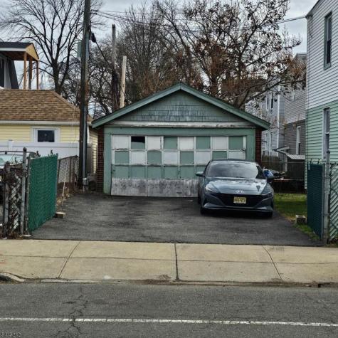 67 Weequahic Avenue Newark NJ 07112