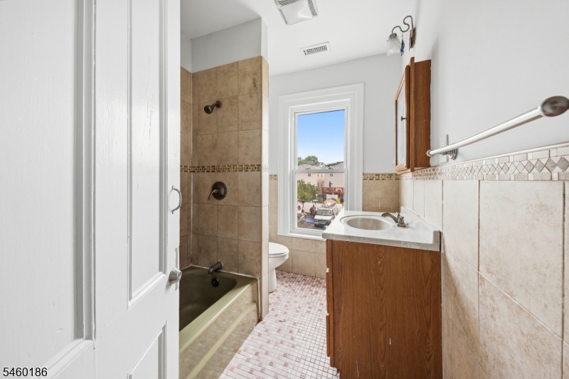 565 Madison Avenue Elizabeth NJ 07201