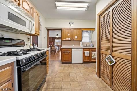 125 Merritt Avenue Bergenfield NJ 07621