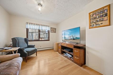 125 Merritt Avenue Bergenfield NJ 07621
