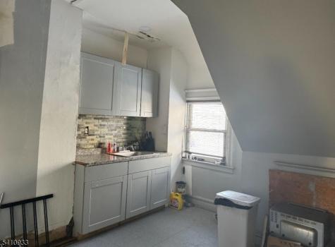 922 Grove Street Irvington NJ 07111
