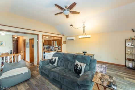 121 Maxim Drive Hopatcong NJ 07843
