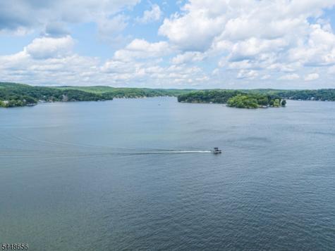 121 Maxim Drive Hopatcong NJ 07843