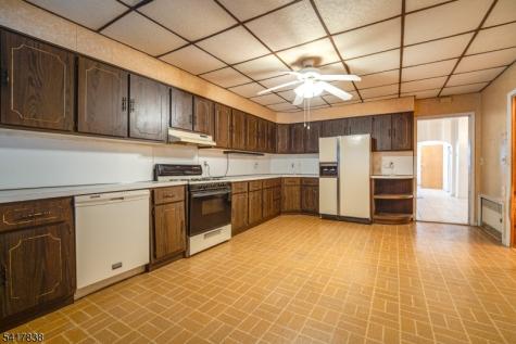 390 Lafayette Street Newark NJ 07105