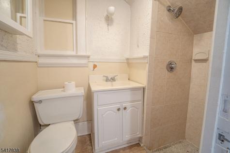 390 Lafayette Street Newark NJ 07105