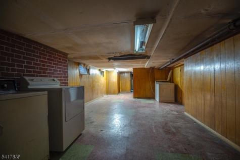 390 Lafayette Street Newark NJ 07105