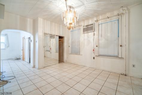 390 Lafayette Street Newark NJ 07105