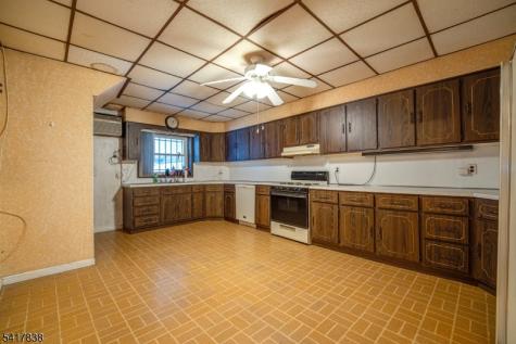 390 Lafayette Street Newark NJ 07105