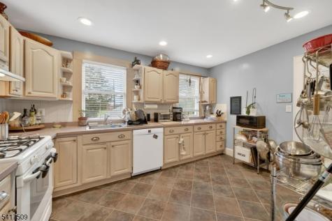 10 Brookside Avenue Hawthorne NJ 07506