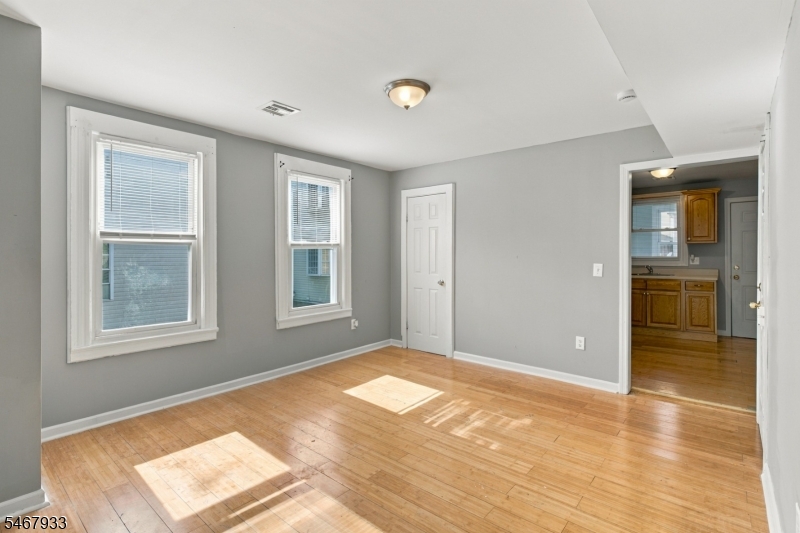 283 S 18th Street Newark NJ 07103