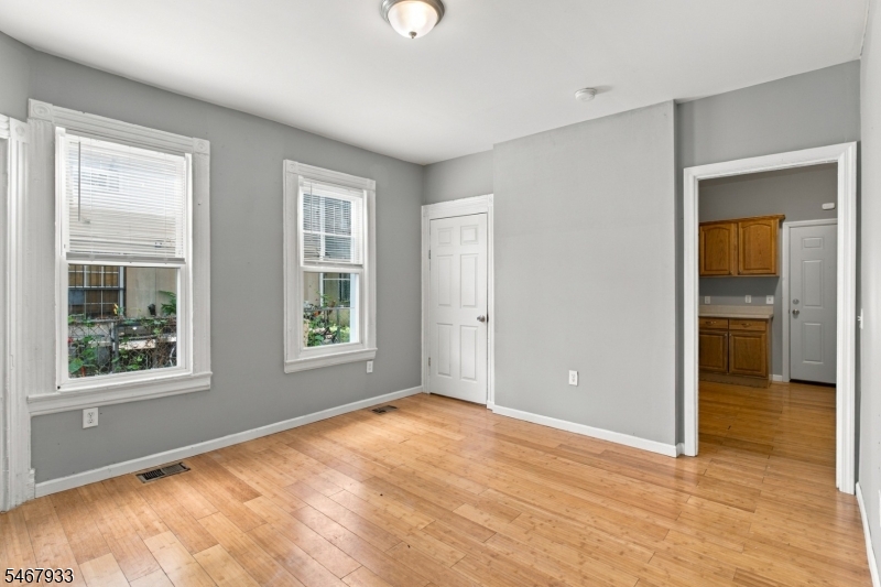 283 S 18th Street Newark NJ 07103