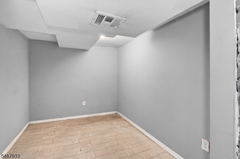 283 S 18th Street Newark NJ 07103