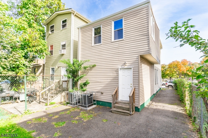 283 S 18th Street Newark NJ 07103