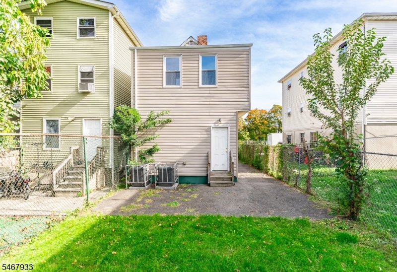 283 S 18th Street Newark NJ 07103