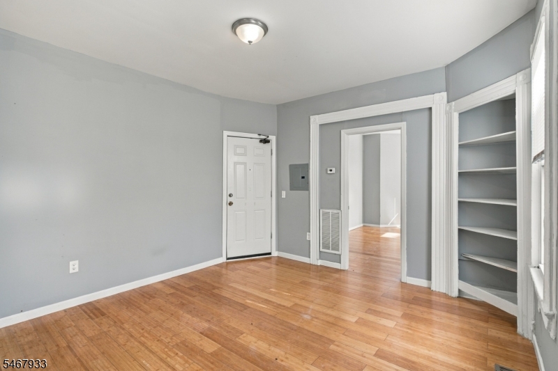 283 S 18th Street Newark NJ 07103