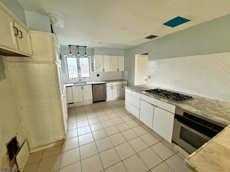 43 Hope Street Lodi NJ 07644