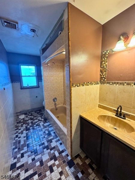 43 Hope Street Lodi NJ 07644