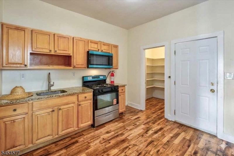 225 S 10th Street Newark NJ 07107