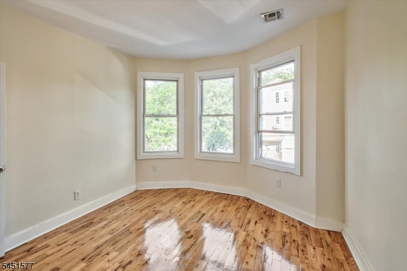225 S 10th Street Newark NJ 07107