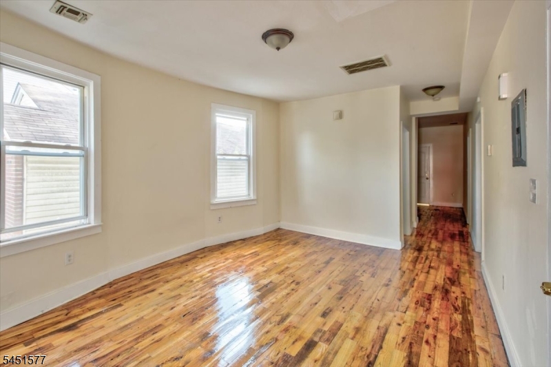 225 S 10th Street Newark NJ 07107